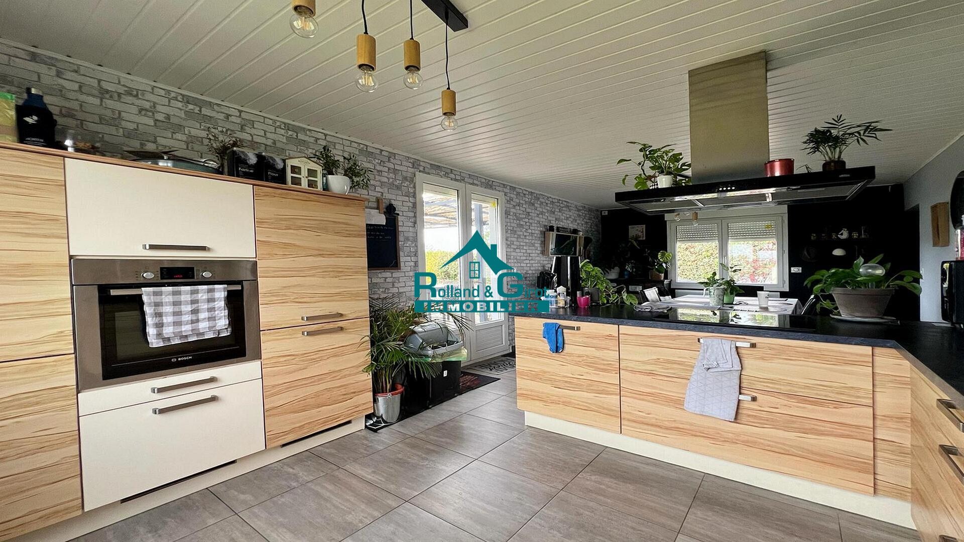 Photo Maison de campagne rénovée avec goût, intérieur moderne image 4/6