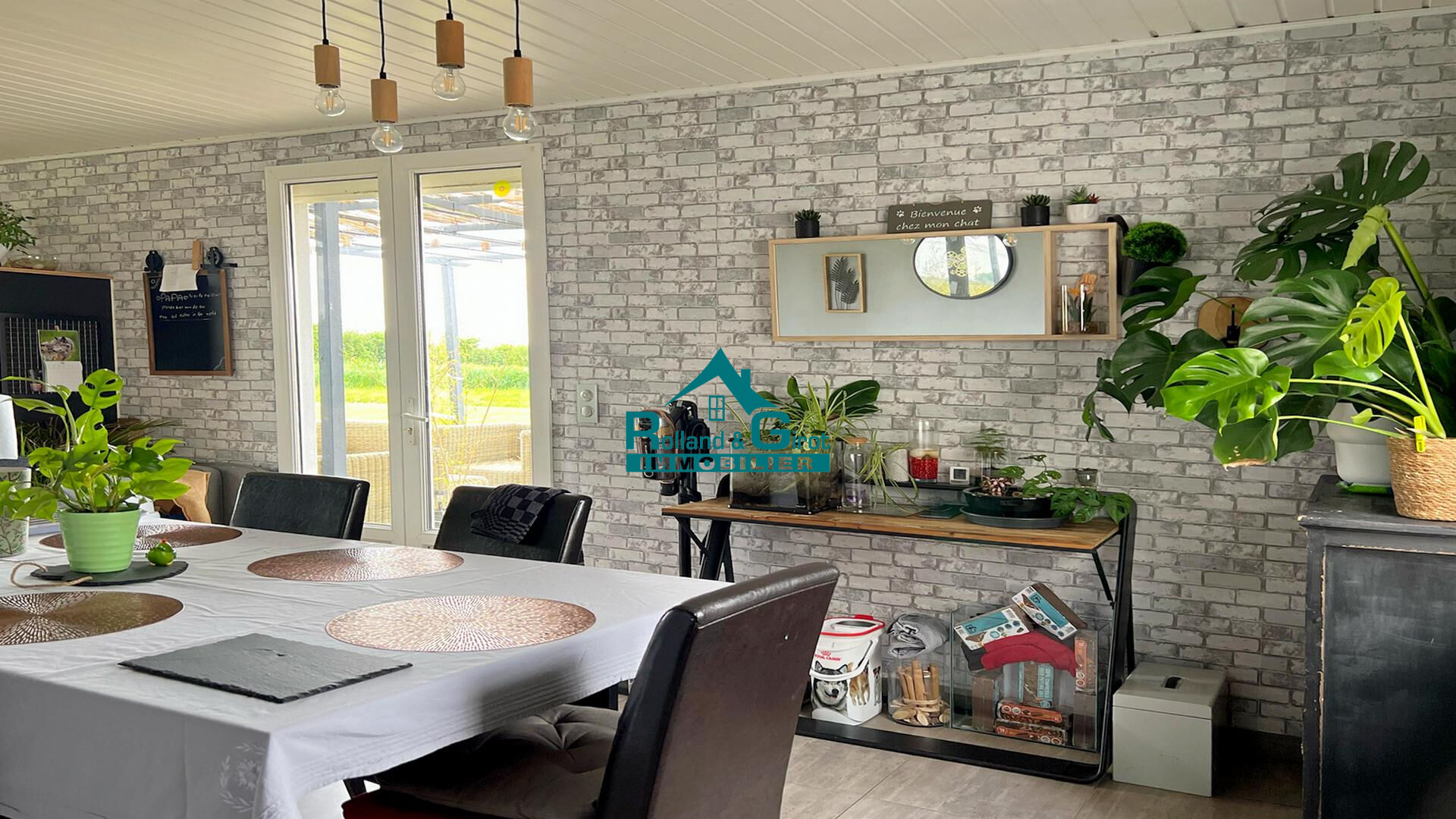 Photo Maison de campagne rénovée avec goût, intérieur moderne image 5/6