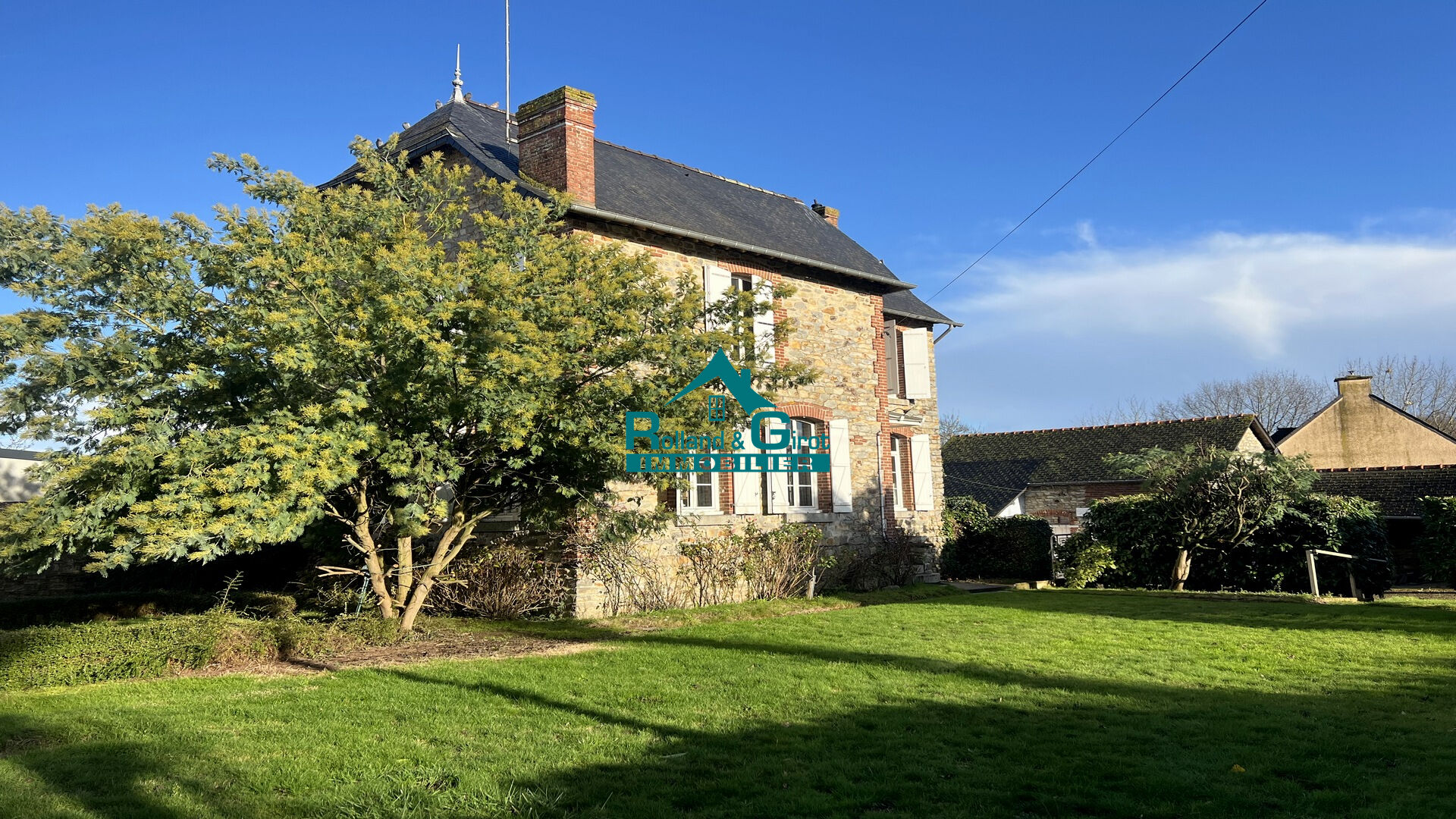 Photo Maison bourgeoise en pierre à rénover à Noyal-sur-Vilaine image 2/6