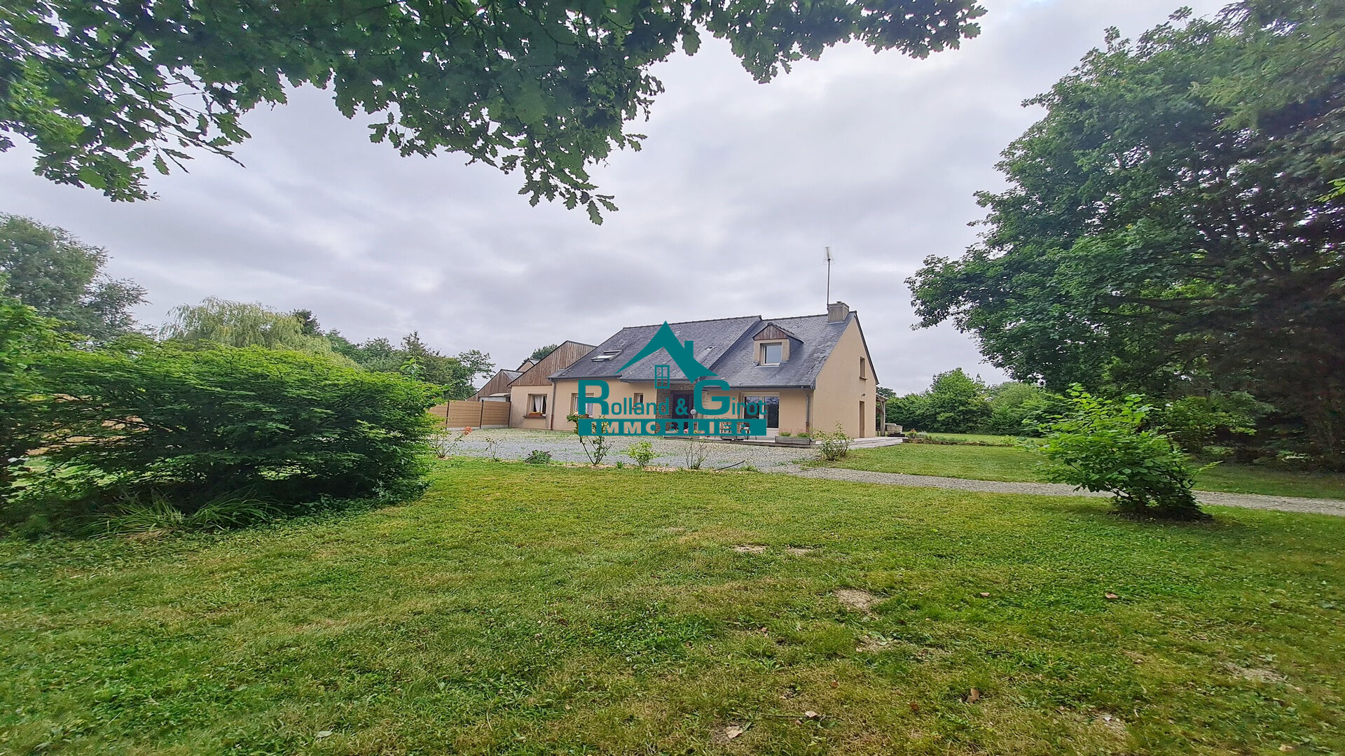 Maison spacieuse à vendre à Mézières sur Couesnon