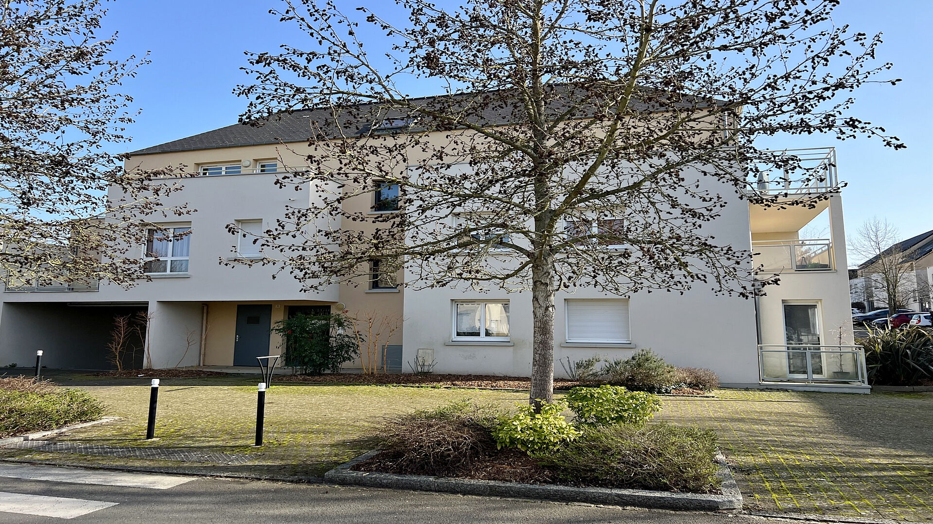 Agence immobilière de Rolland,  Girot Immobilier