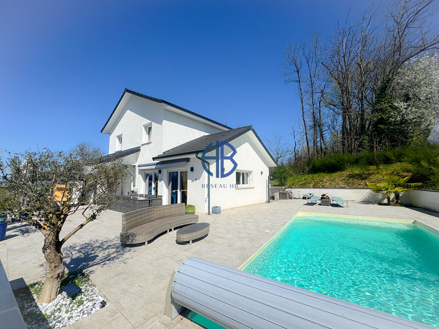 Superbe villa avec piscine, jacuzzi et prestations haut de gamme
