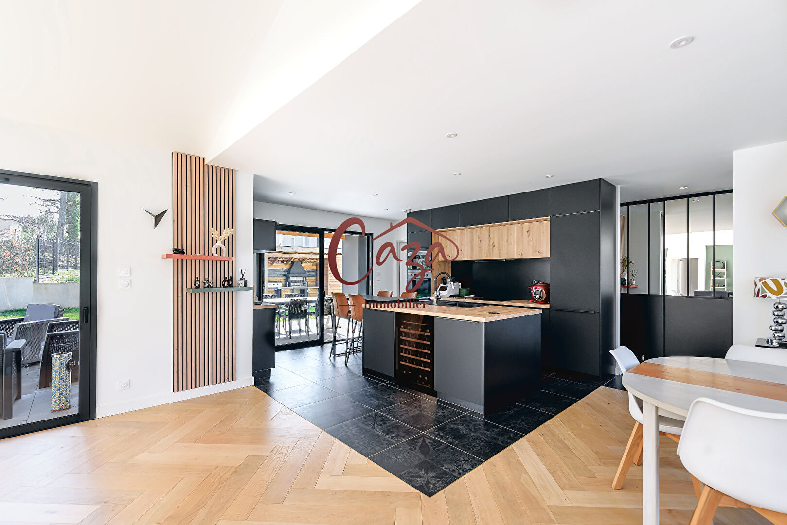 Photo Villa contemporaine de plain-pied avec piscine image 6/6