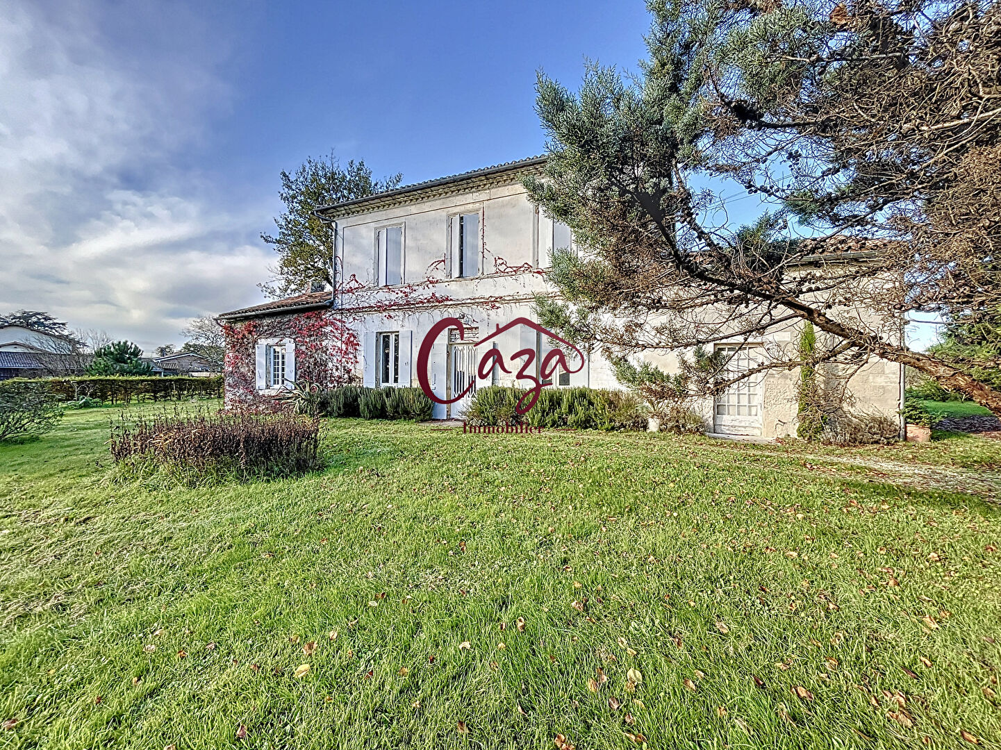 Maison de MAITRE EN PIERRE / 215 m2 - Environnement exceptionnel - Nombreuses prestations !