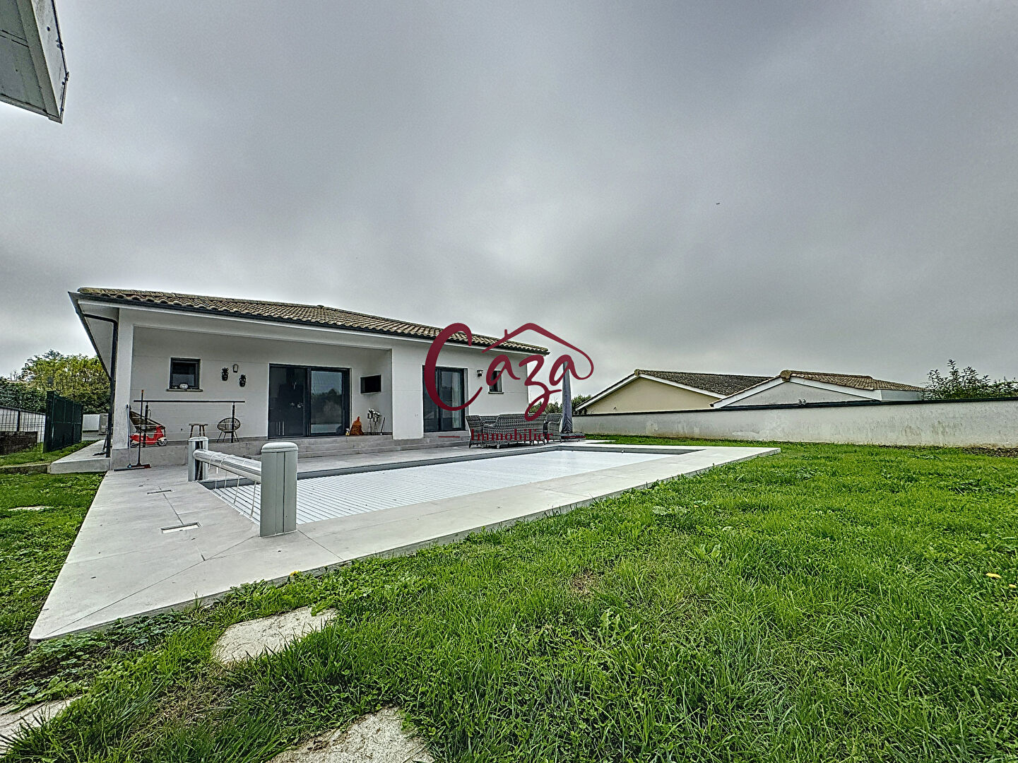 Photo Villa récente avec pisicne image 2/6