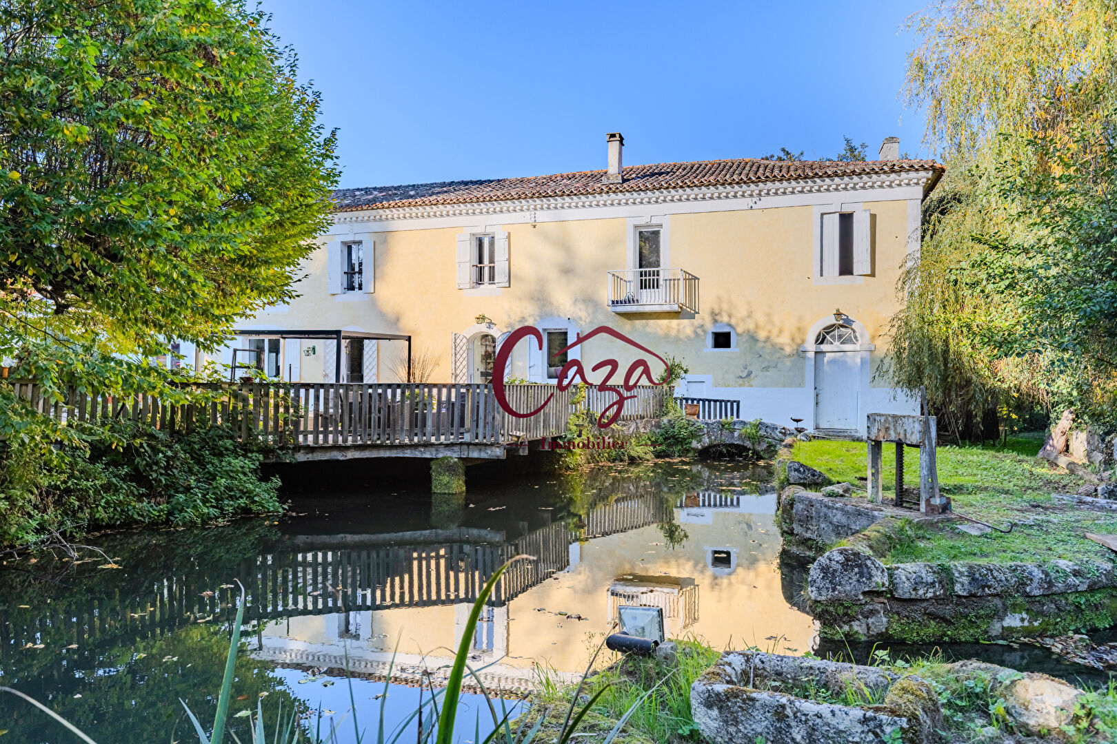Ancien moulin du XIe siècle rénové avec gîtes (414m² ) - revenus locatifs - pigeonnier 120m2 à rénové - écuries / boxes