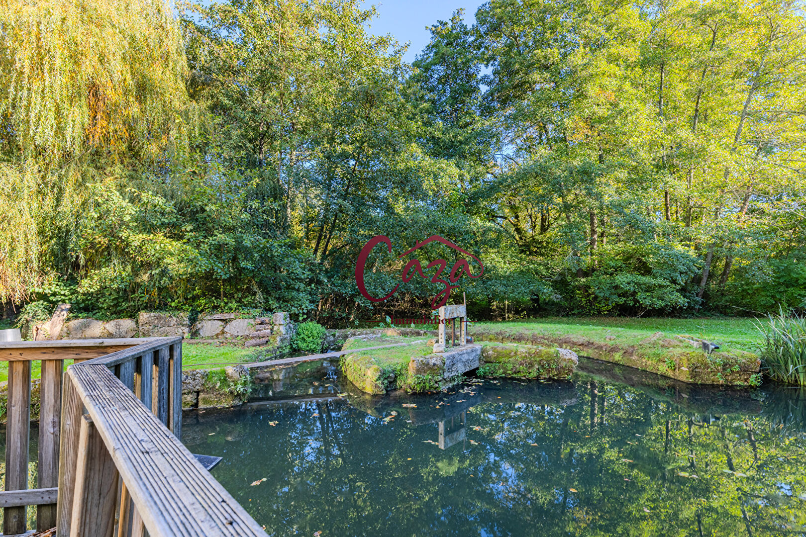 Photo Ancien moulin du XIe siècle rénové avec gîtes (414m² ) - revenus locatifs - pigeonnier 120m2 à rénové - écuries / boxes image 2/6