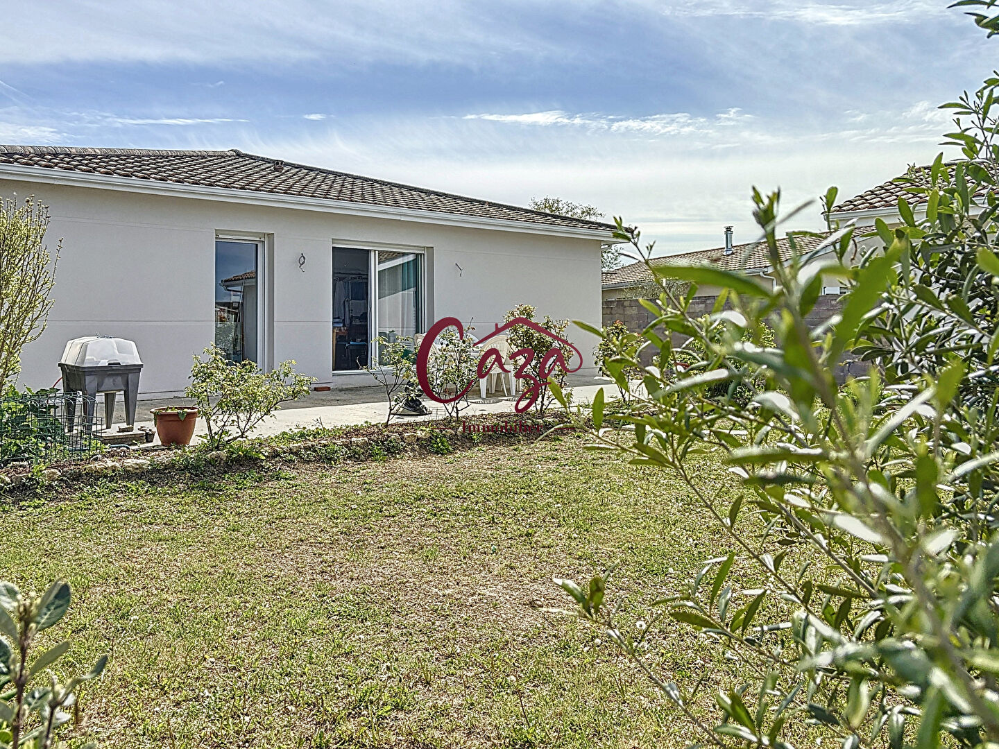 Maison familiale de plain-pied - 5 pièce(s)-  3 chambres - 107 m2 - Garage