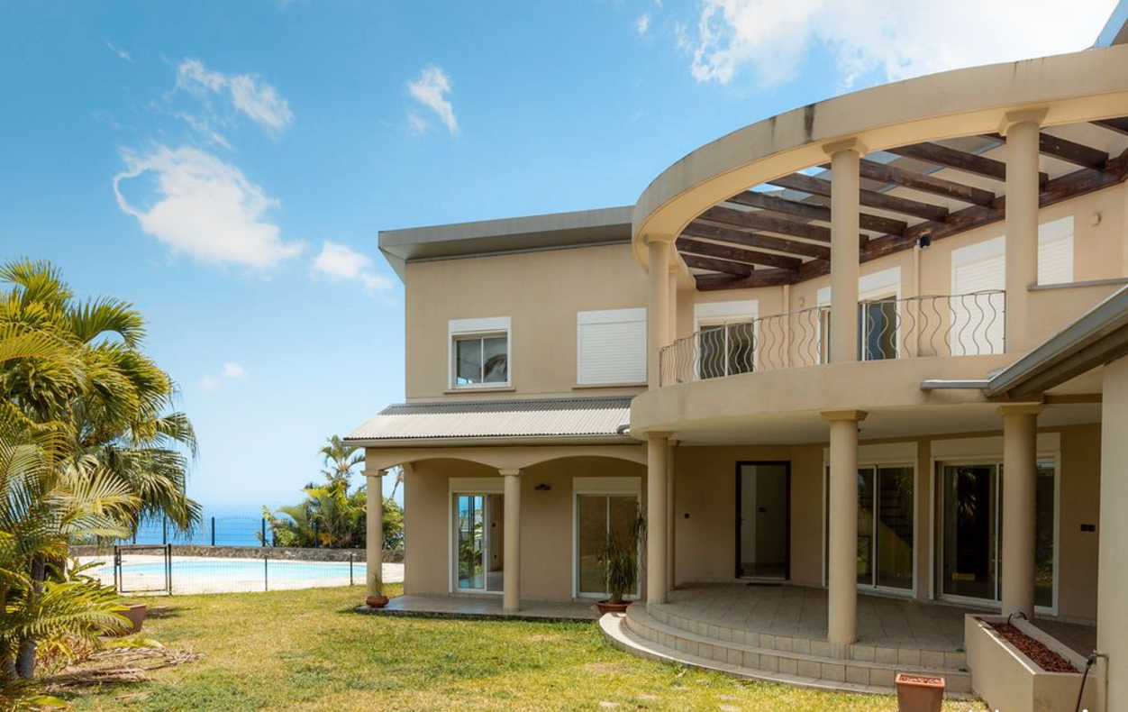 Photo Belle Maison La Possession vue Mer 6 pièce(s) 241 m2 image 2/6