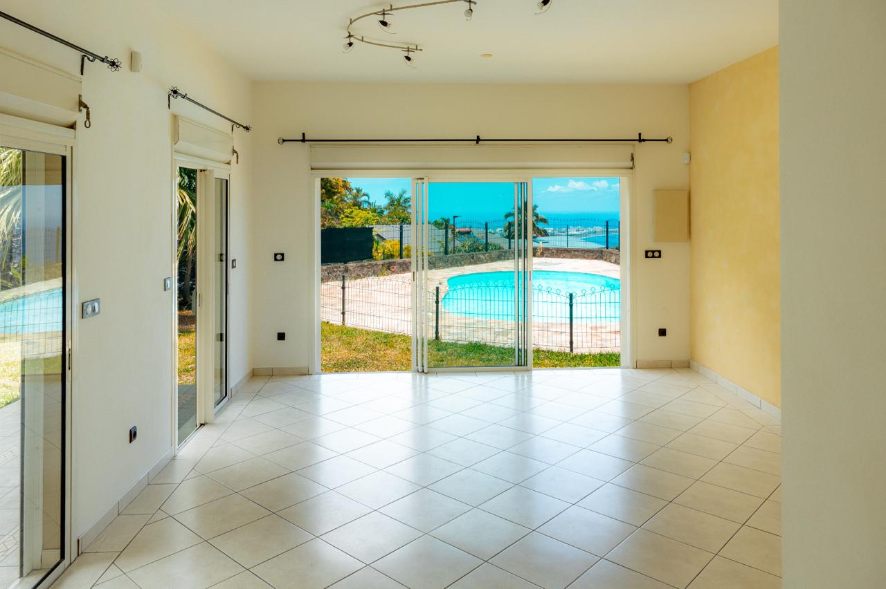 Photo Belle Maison La Possession vue Mer 6 pièce(s) 241 m2 image 4/6