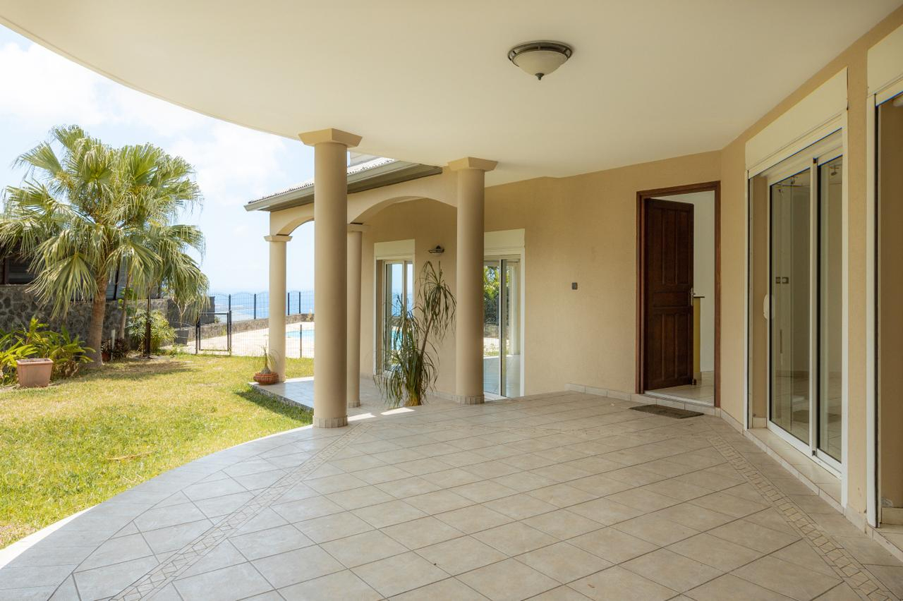 Photo Belle Maison La Possession vue Mer 6 pièce(s) 241 m2 image 5/6