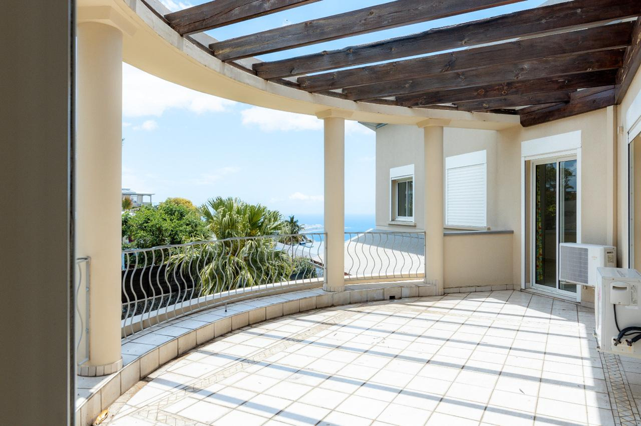 Photo Belle Maison La Possession vue Mer 6 pièce(s) 241 m2 image 6/6