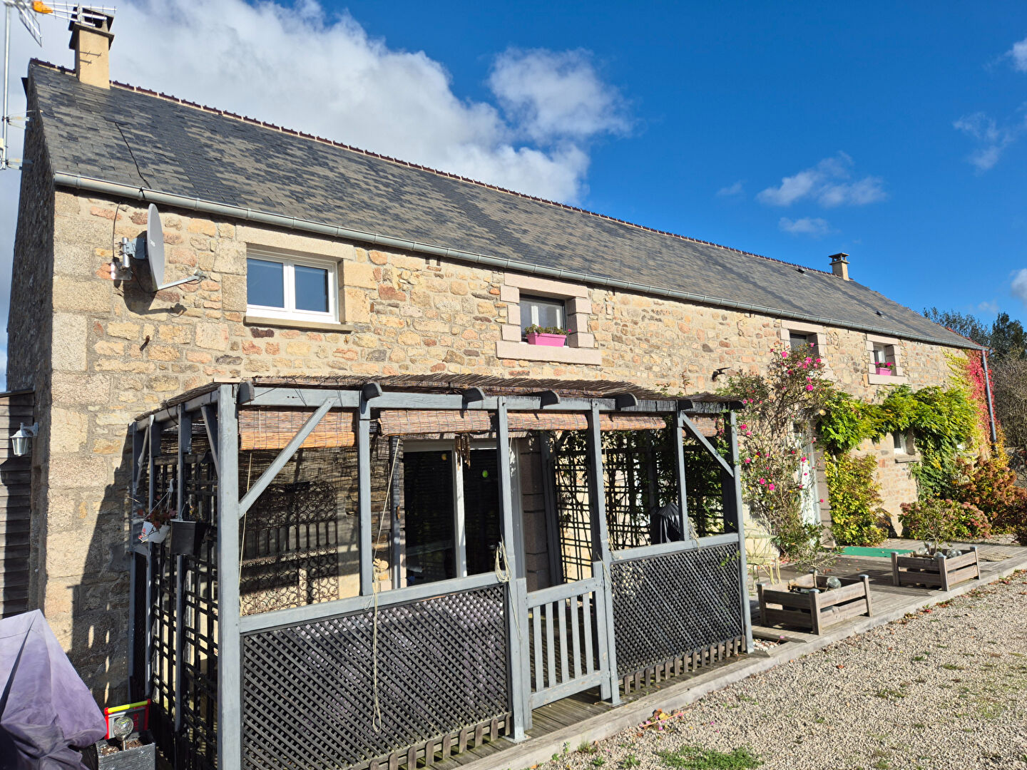 Charmante longère en pierres rénovée de près de 200m² !!