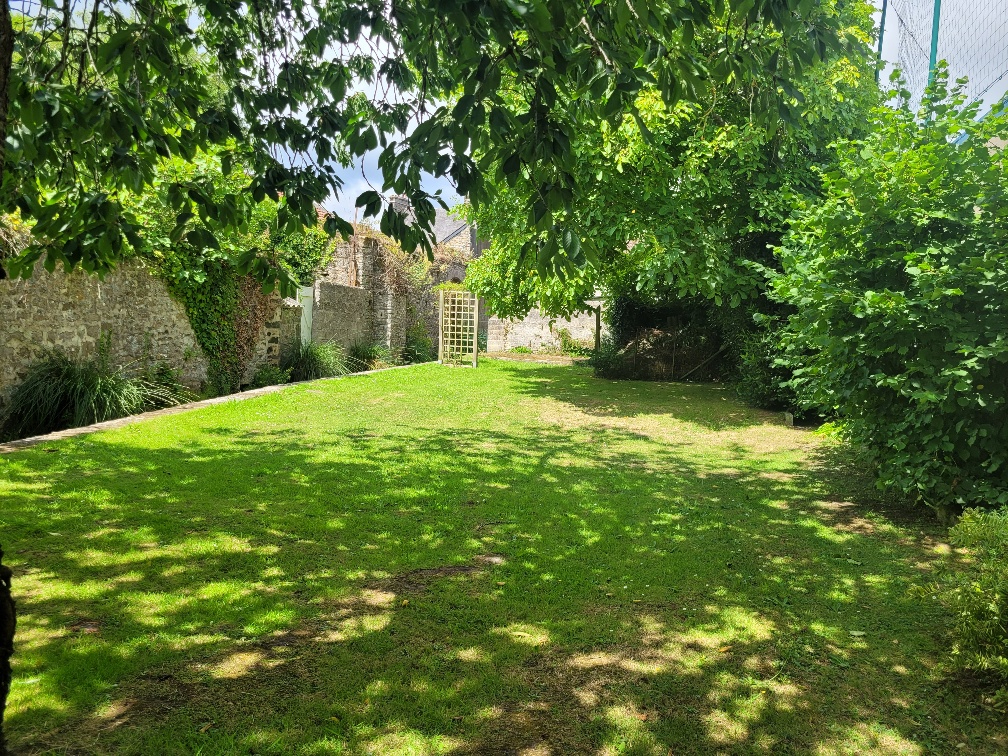 Photo Jolie maison en Pierre F4 en coeur de village ! image 2/6