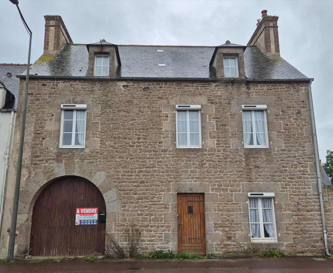 Photo Charmante maison en pierres avec garage et double-terrasse ! image 1/6