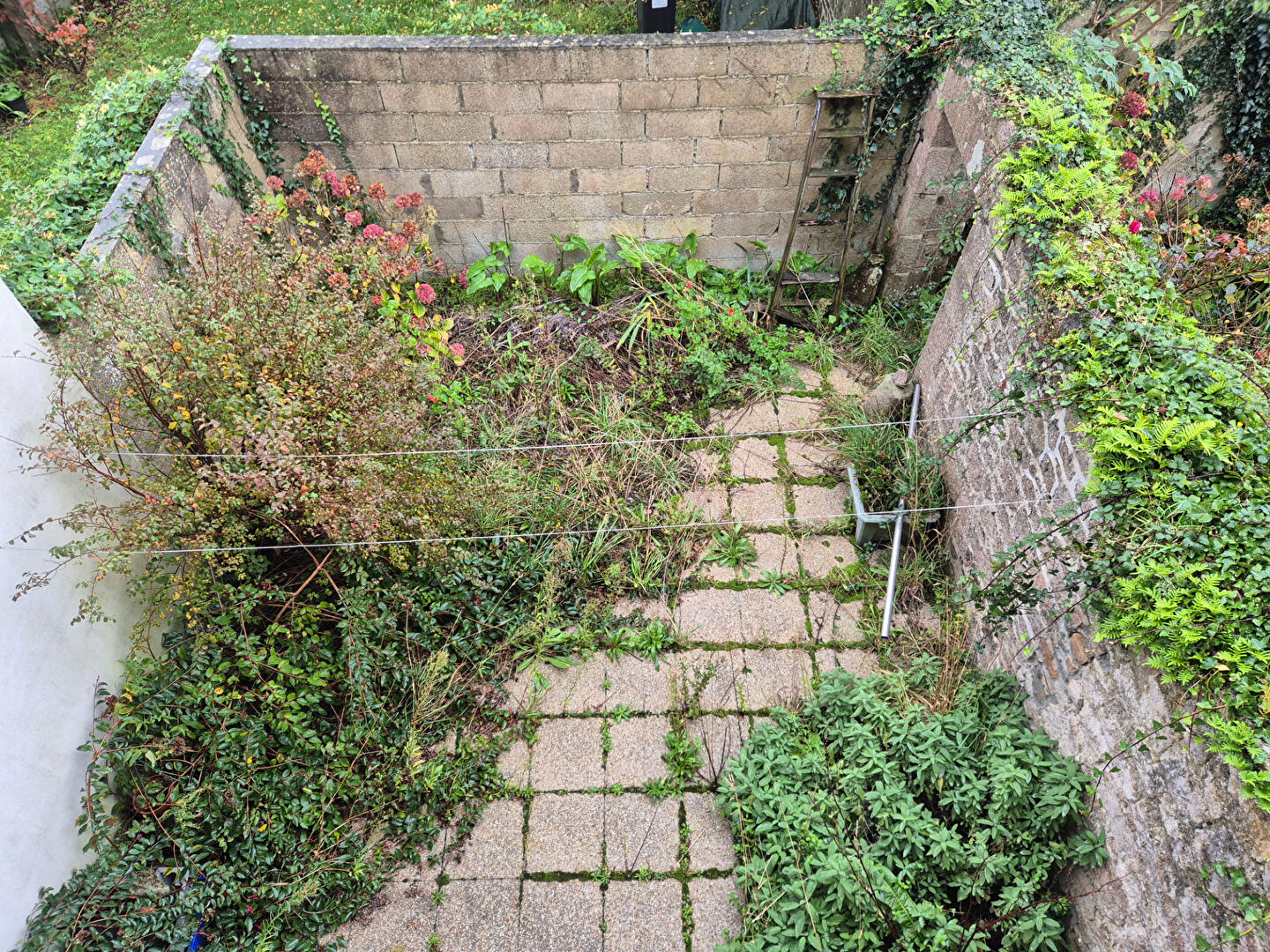 Photo Charmante maison en pierres avec garage et double-terrasse ! image 3/6