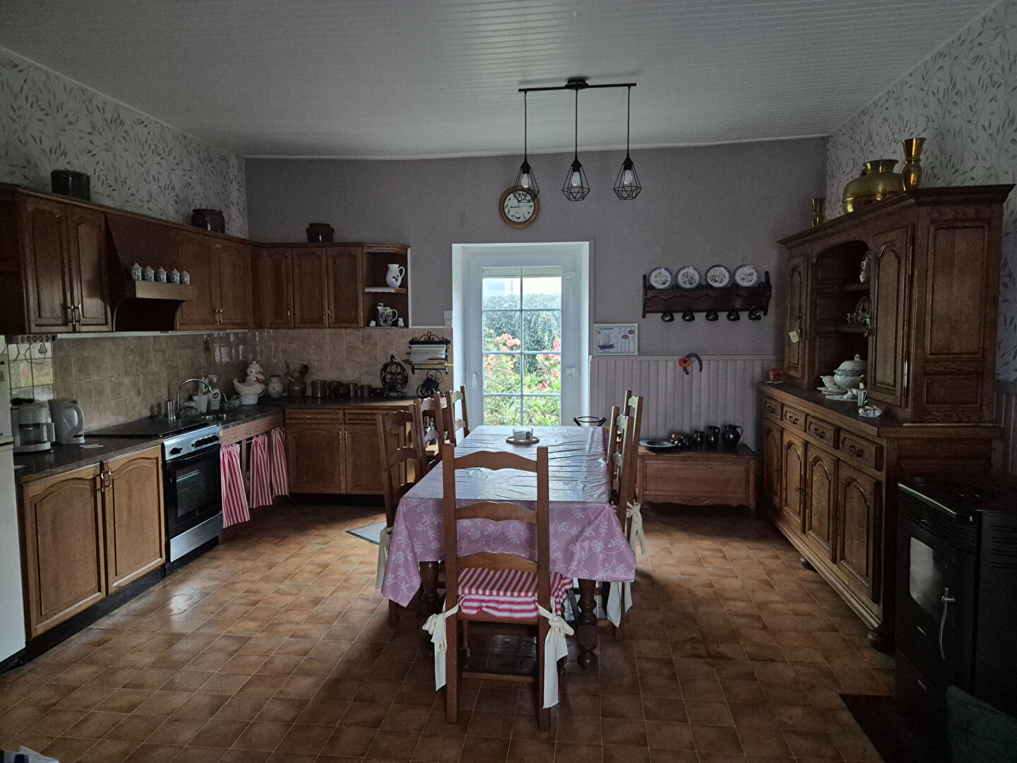 Photo Charmante maison en pierres avec garage et double-terrasse ! image 4/6