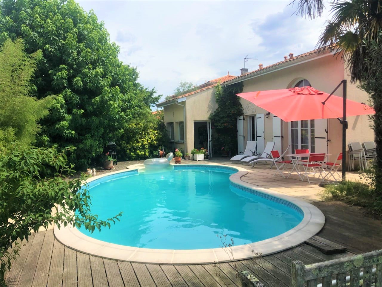 Photo Maison 8 pièces avec garage jardin et piscine image 1/6