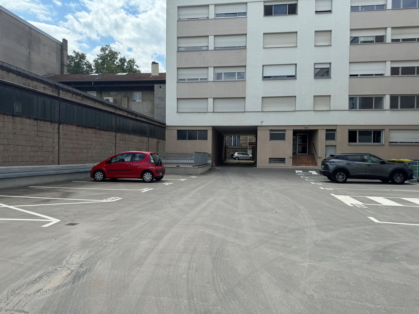 Photo PLACE DE STATIONNEMENT SECURISEE image 1/4