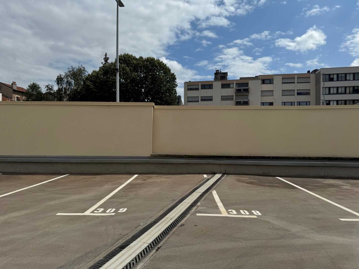 Photo PLACE DE STATIONNEMENT SECURISEE image 2/4