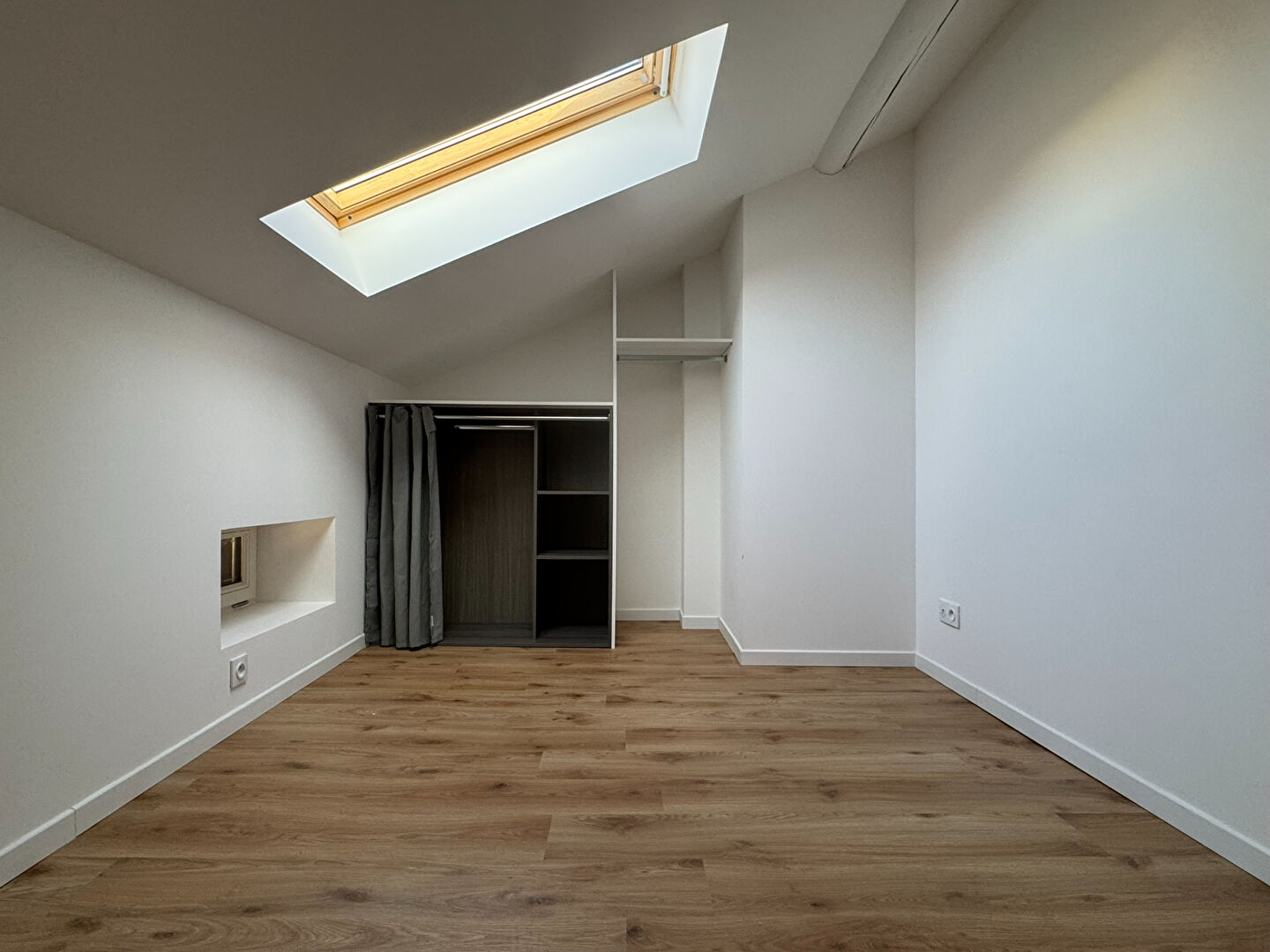 T2 PROCHE LYCEE LORITZ