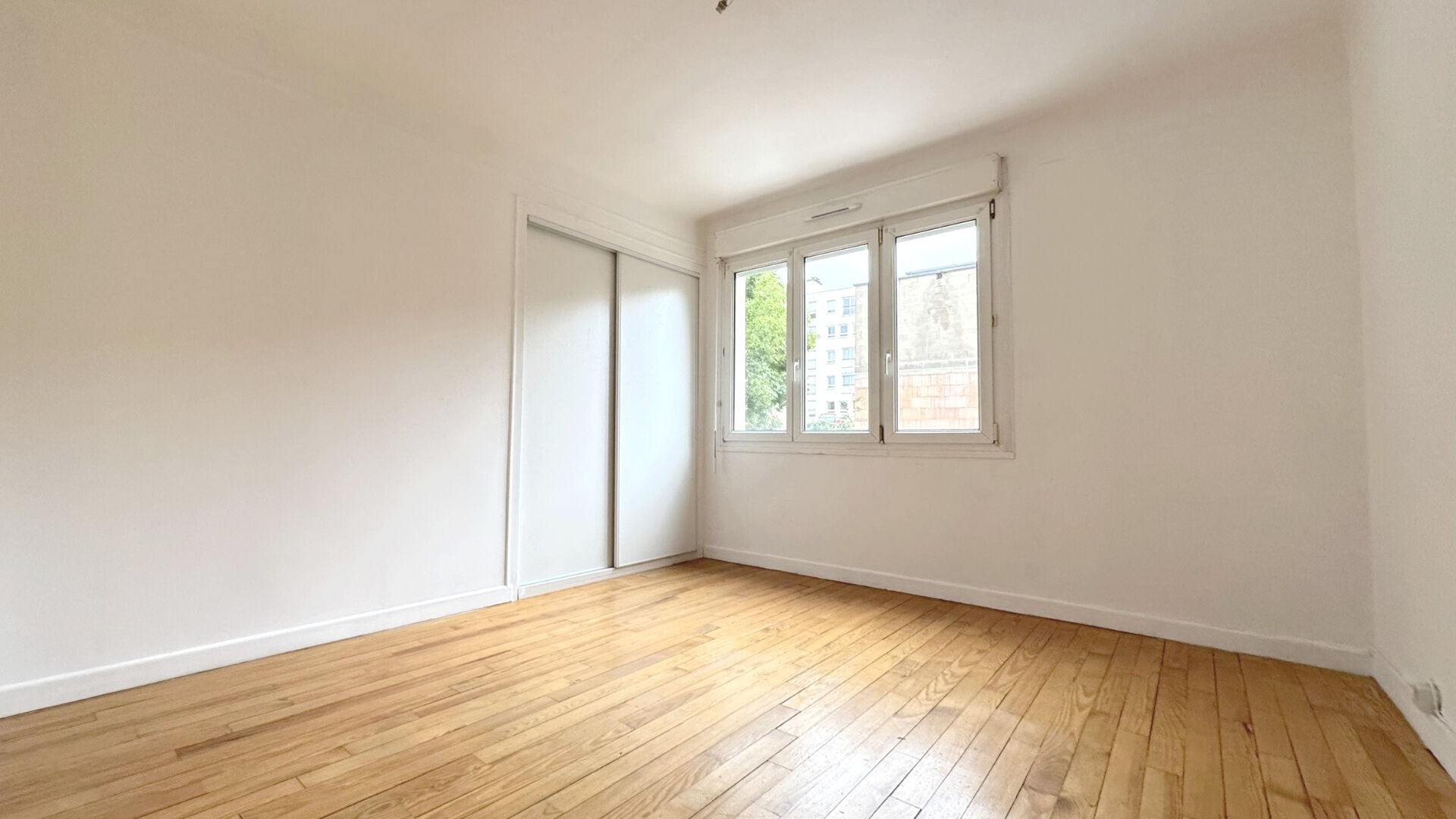 Photo NANCY QUARTIER SAURUPT APPARTEMENT T4  TRAVERSANT ET LUMINEUX image 5/6