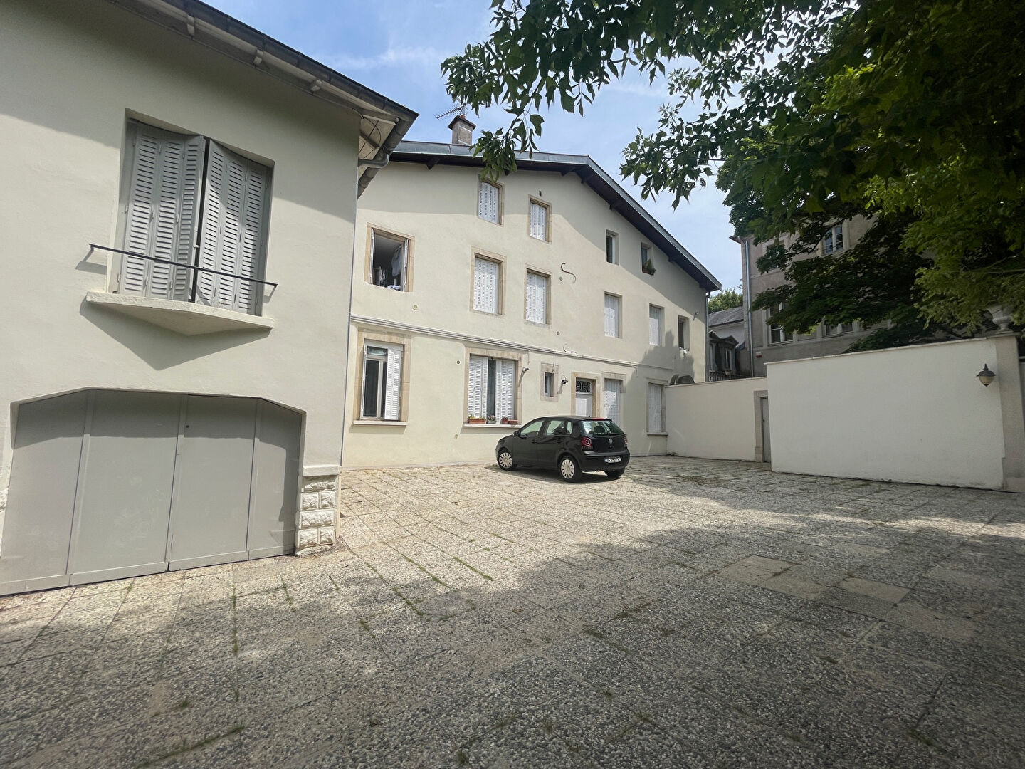 MALZEVILLE centre Immeuble de Rapport de 10 Appartements et 4 garages