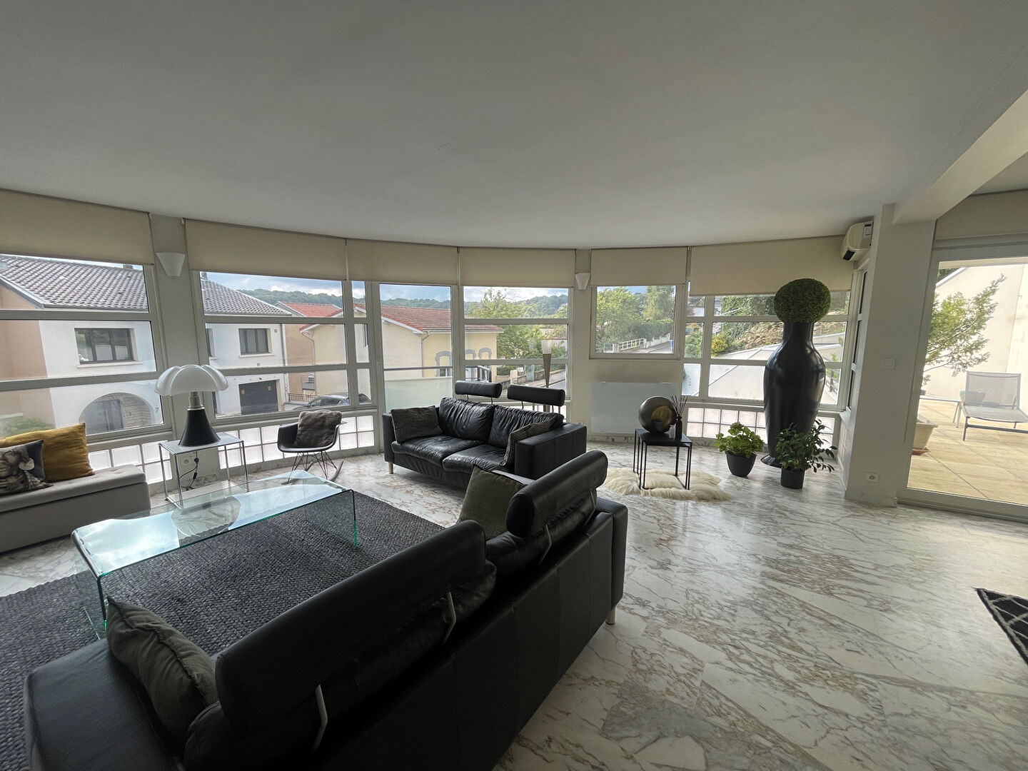 Appartement  5 pièce(s) 123.03 m2 Terrasse et Garage