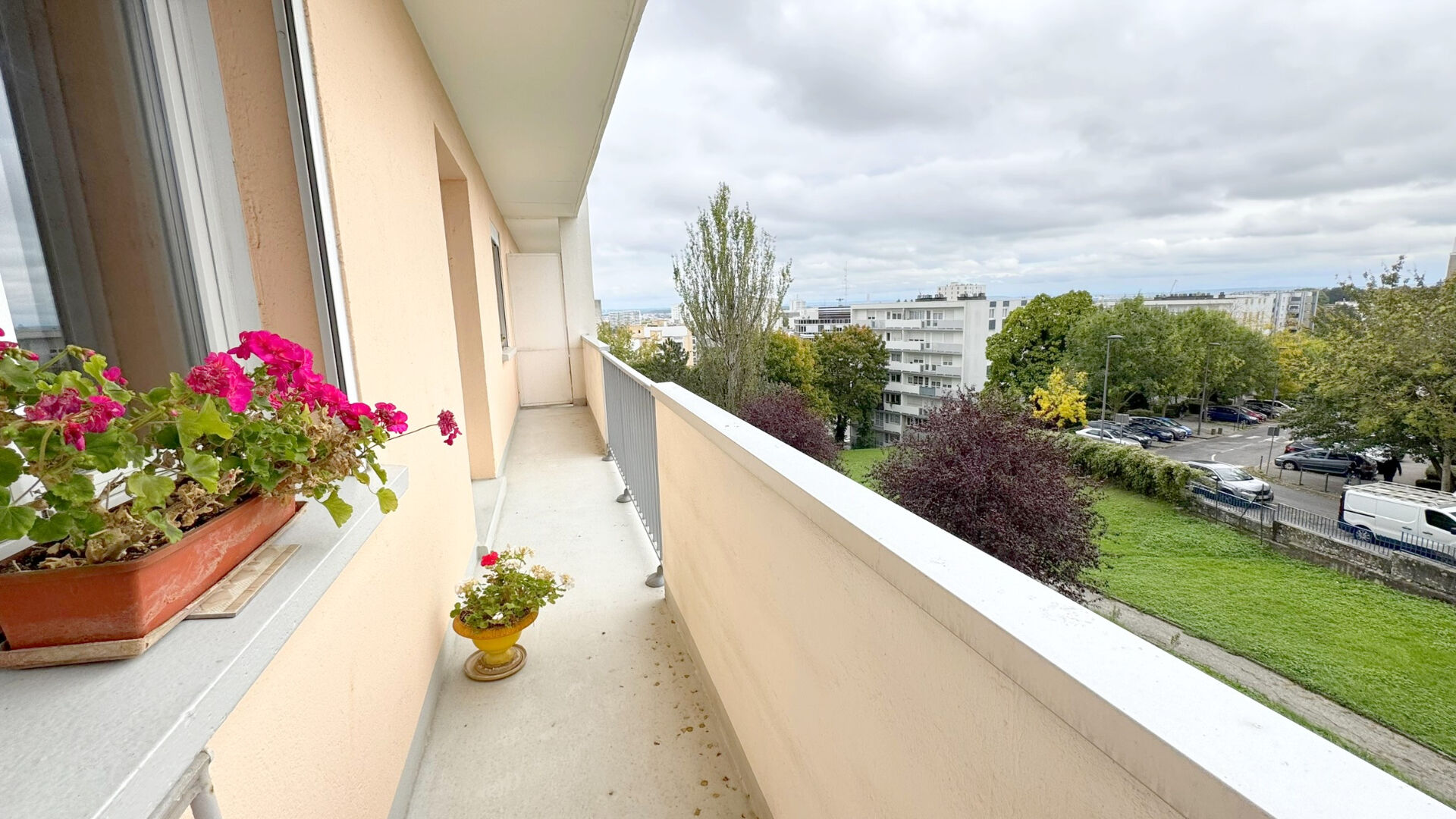 VANDOEUVRE-LES-NANCY APPARTEMENT T4 60.19 m2 BALCON ET CAVE