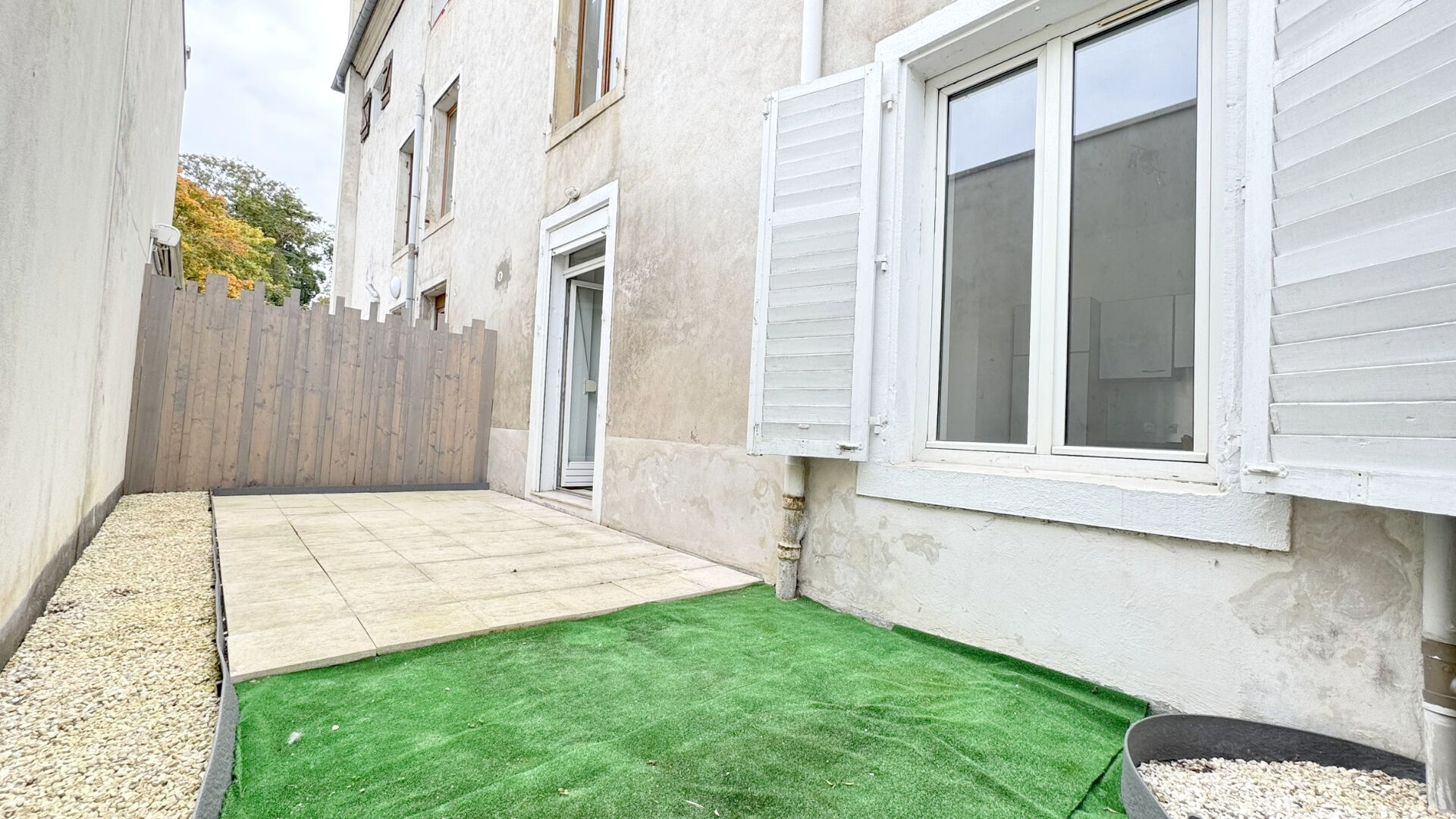 Photo NANCY MEURTHE CANAL APPARTEMENT F1 26 M2 DONNANT SUR TERRASSE ET JARDIN image 1/6