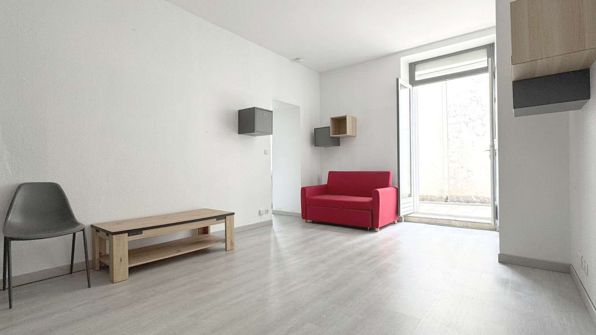 Photo NANCY MEURTHE CANAL APPARTEMENT F1 26 M2 DONNANT SUR TERRASSE ET JARDIN image 2/6