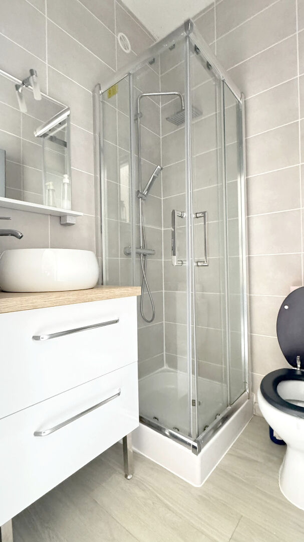 Photo NANCY MEURTHE CANAL APPARTEMENT F1 26 M2 DONNANT SUR TERRASSE ET JARDIN image 3/6