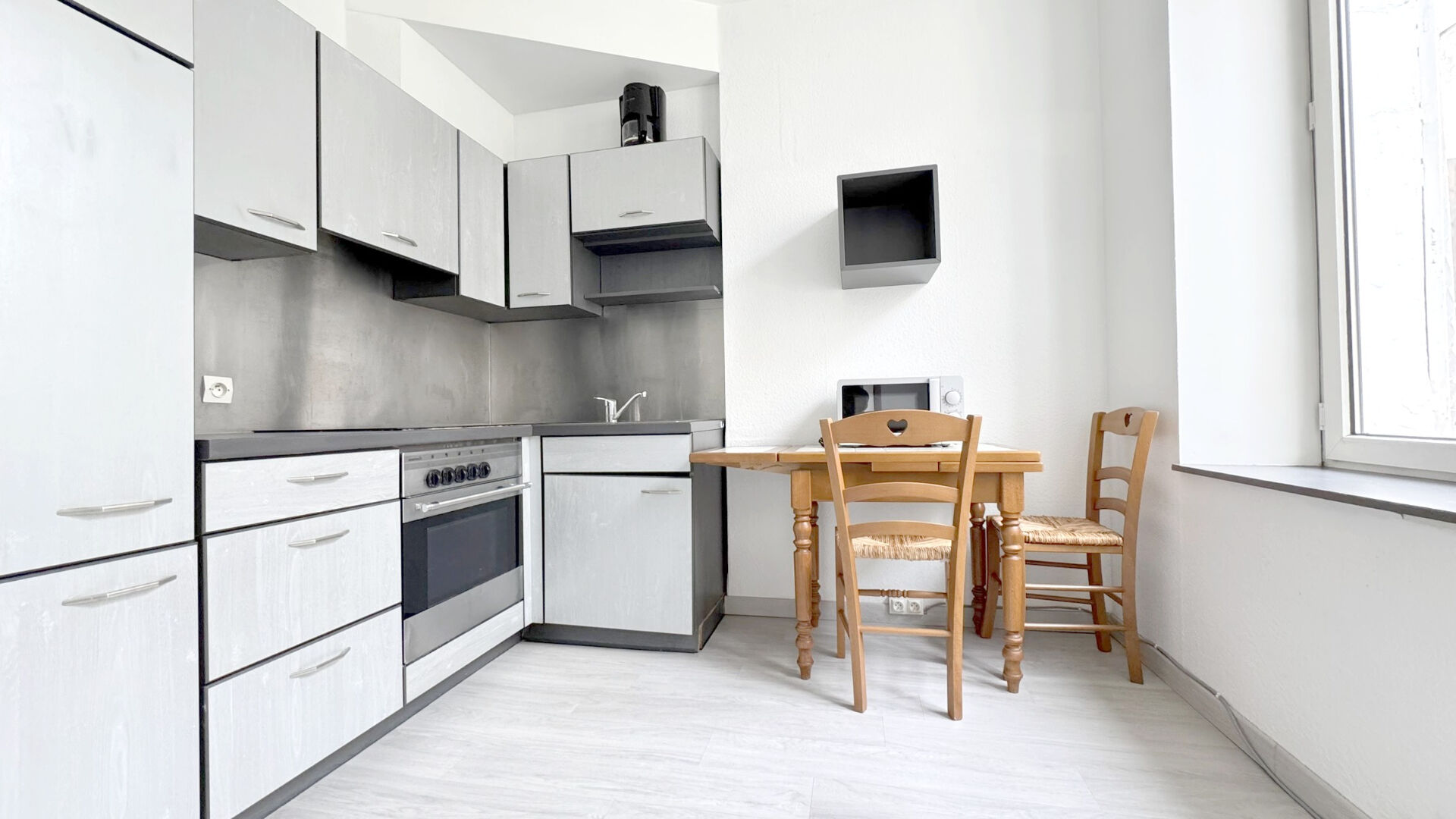 Photo NANCY MEURTHE CANAL APPARTEMENT F1 26 M2 DONNANT SUR TERRASSE ET JARDIN image 4/6