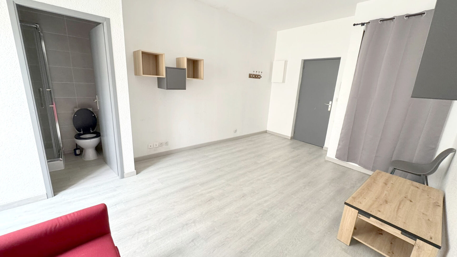 Photo NANCY MEURTHE CANAL APPARTEMENT F1 26 M2 DONNANT SUR TERRASSE ET JARDIN image 5/6