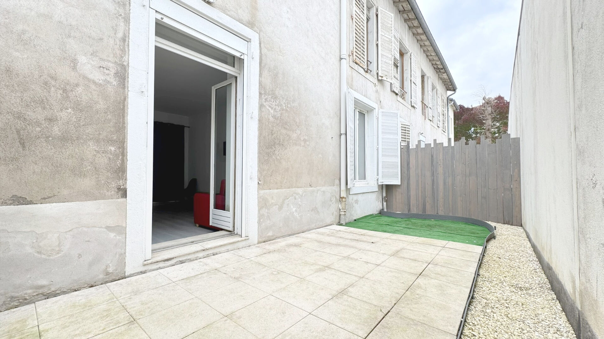 Photo NANCY MEURTHE CANAL APPARTEMENT F1 26 M2 DONNANT SUR TERRASSE ET JARDIN image 6/6