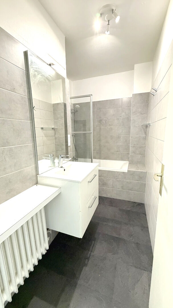 Photo NANCY HAUSSONVILLE-ARTEM image 3/6