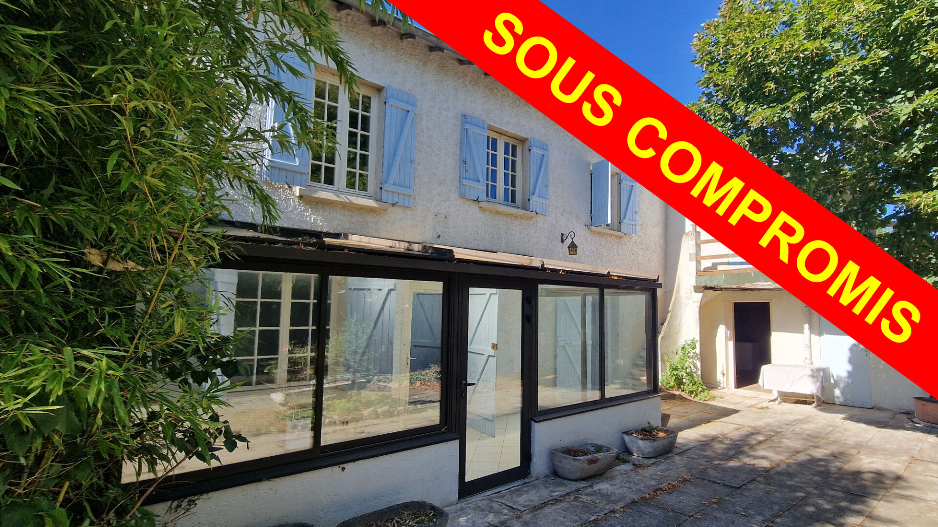 Maison T5 - Plein coeur de village - terrain de 400m² - à rénover