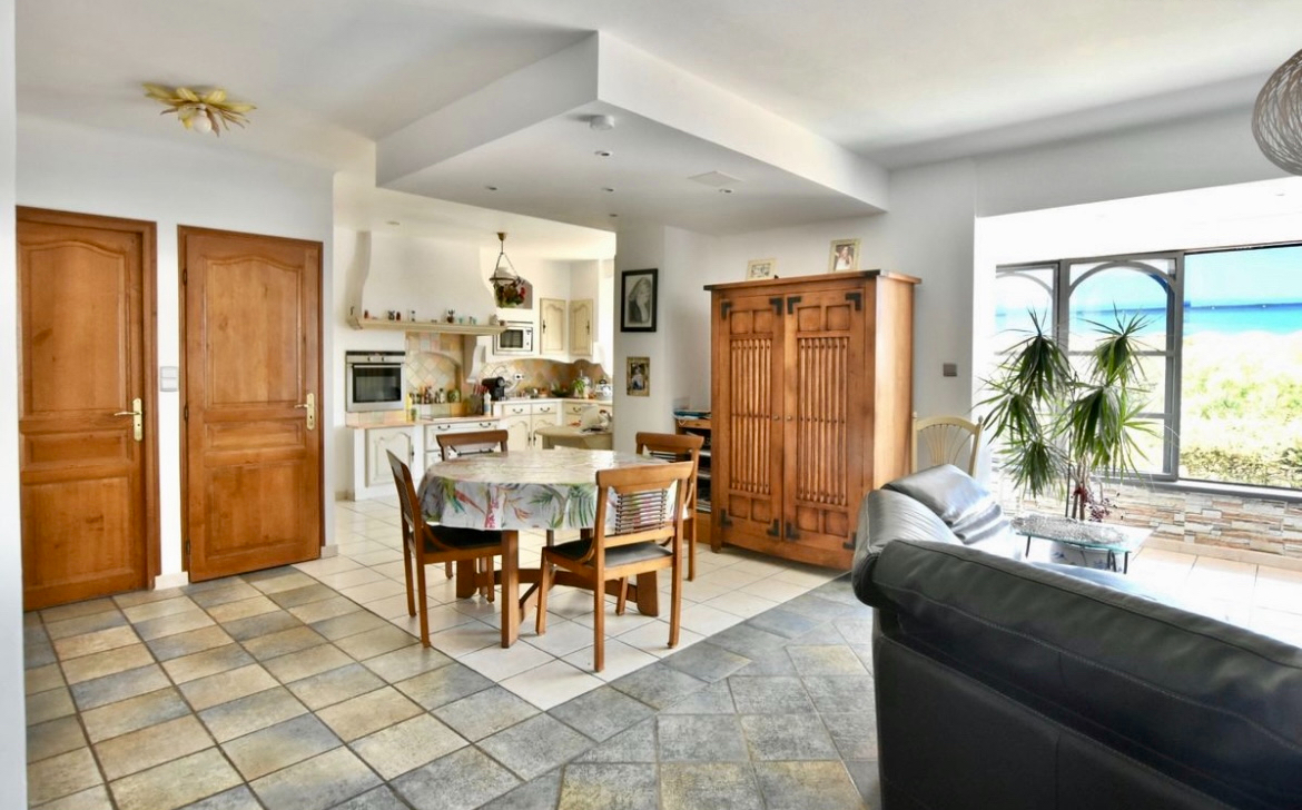 Photo Villa La Ciotat 9 pièce(s) 200 m2 image 3/6