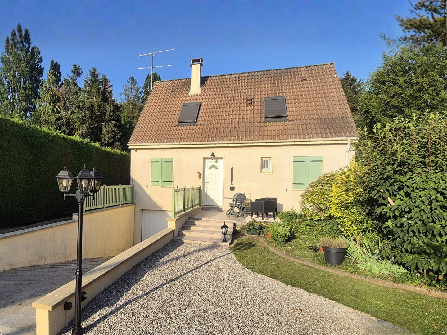 Maison 6 pièces 4 chambres sous sol 820 m de terrain