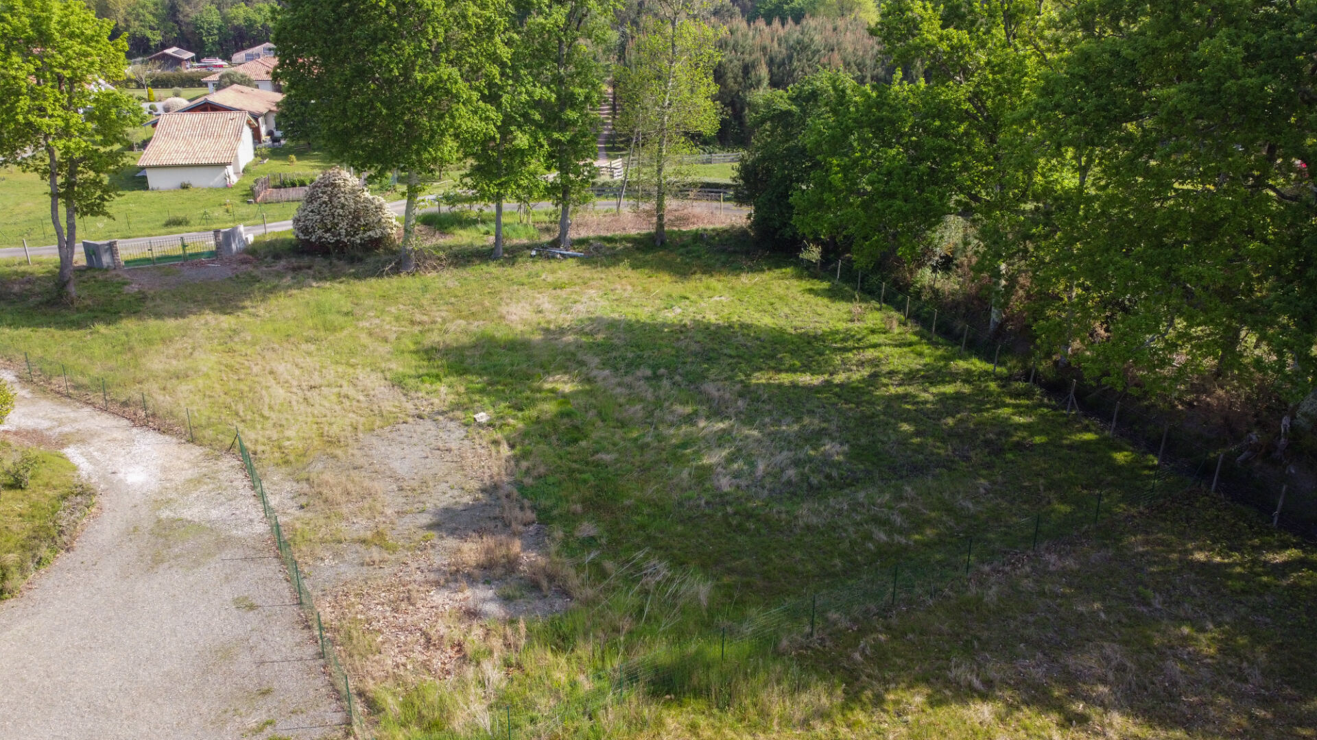 Terrain de 1619m²