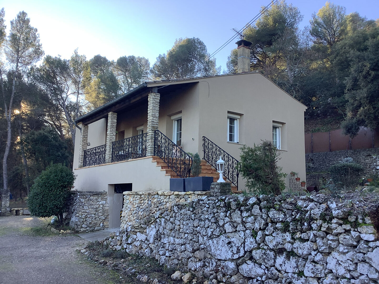 Photo MAUBEC / Belle maison dans un cadre magnifique image 1/6