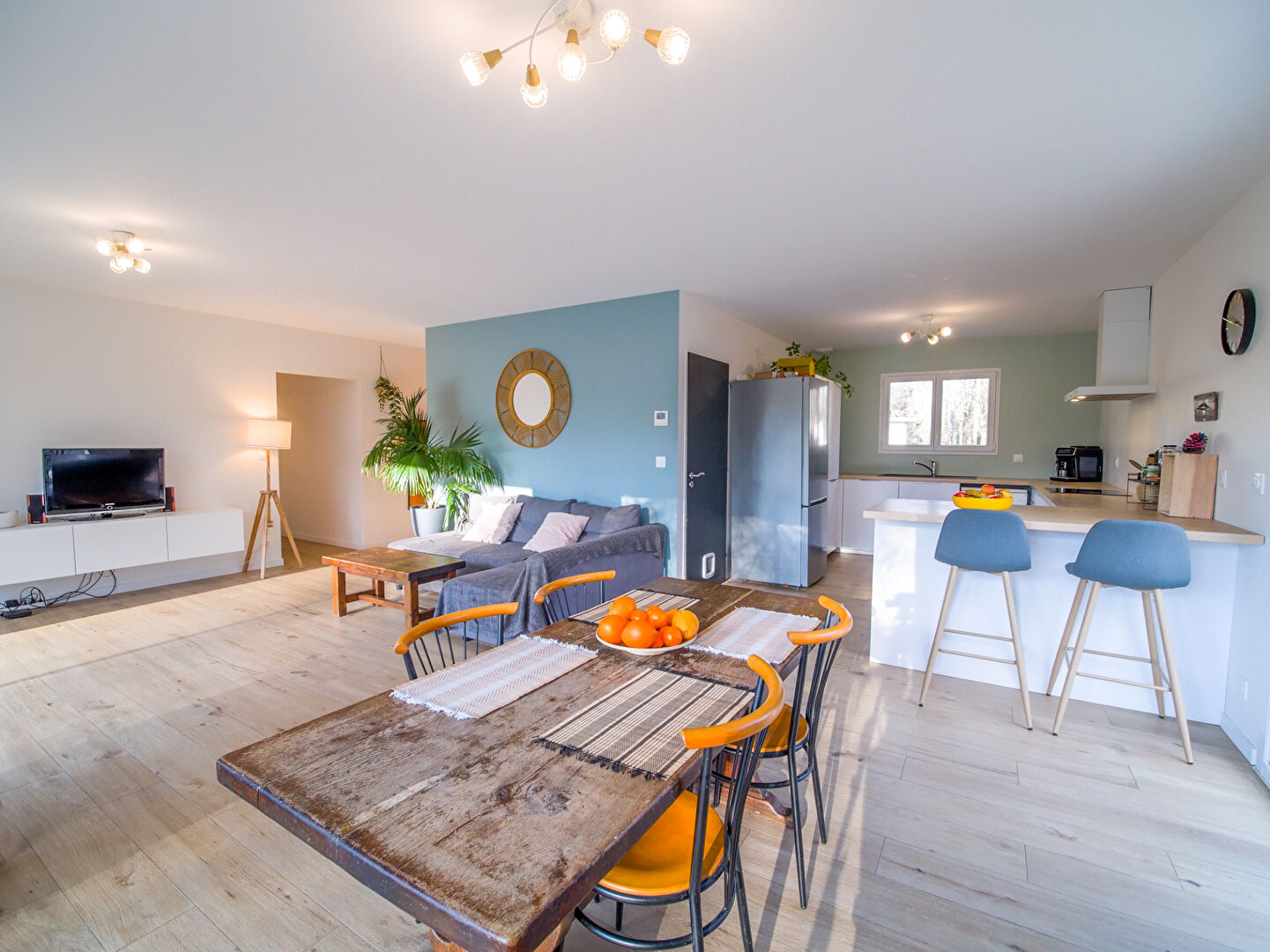 Photo Maison lumineuse contemporaine en lisière de forêt image 3/6