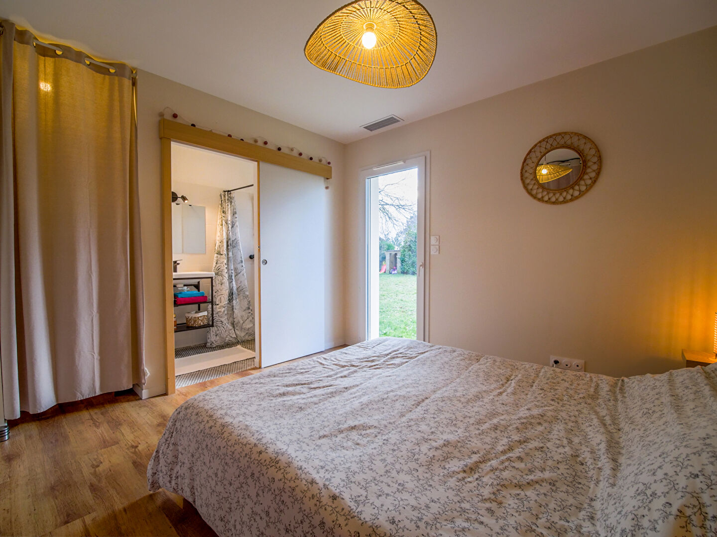 Photo Maison lumineuse contemporaine en lisière de forêt image 4/6