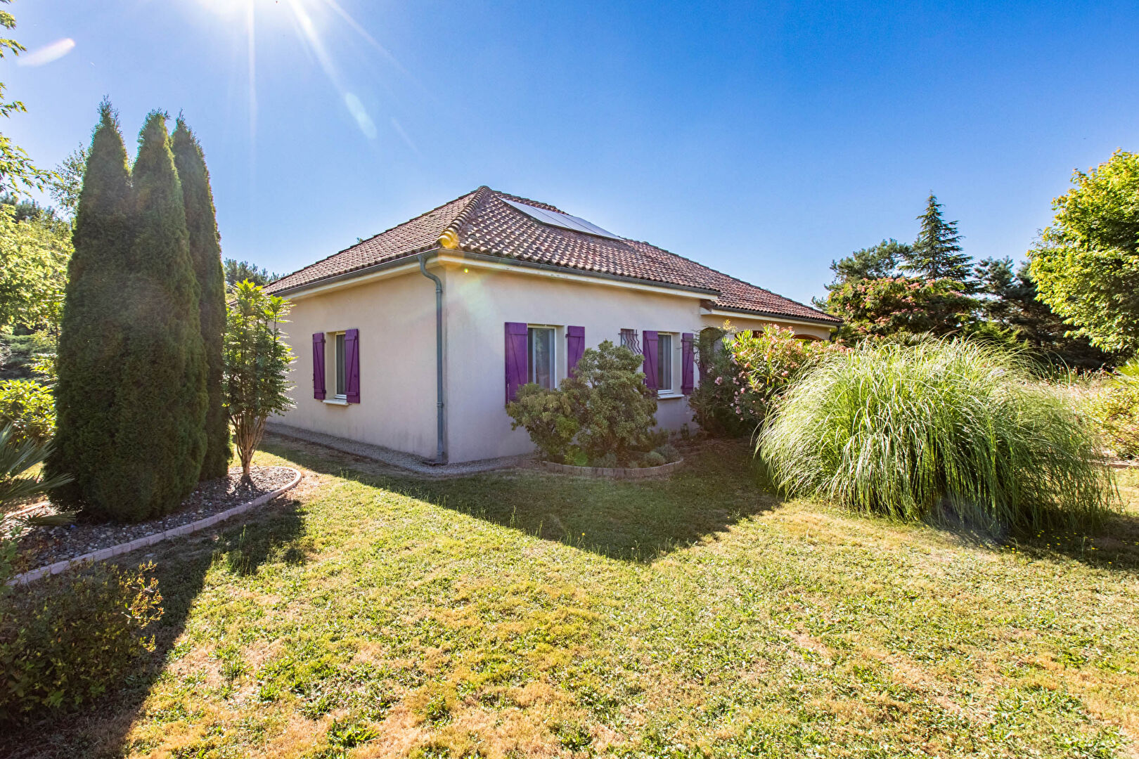 Photo Belle maison de plain-pied en campagne image 1/6