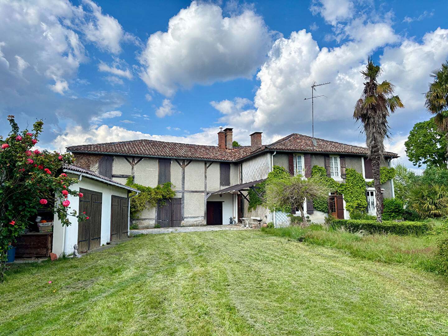 Photo Grande maison de caractère à rénover 246 m² + dépendance image 2/6