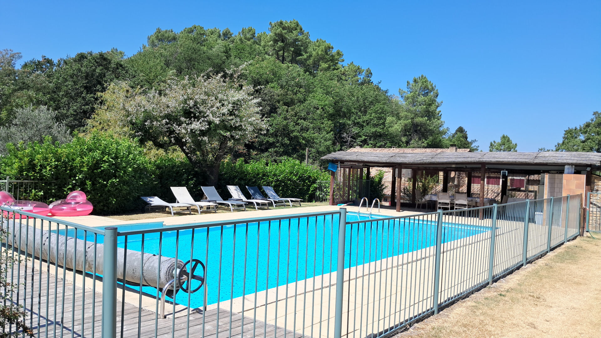 Photo les Vans  activité de gites avec piscine et 3.7 hectares de terrain image 2/6