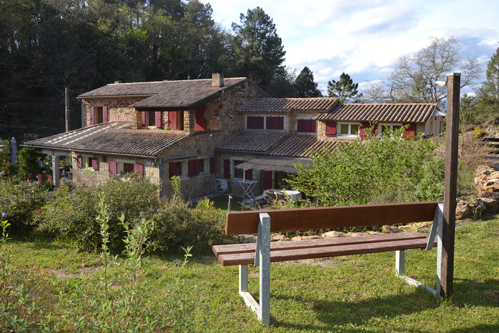 Photo les Vans  activité de gites avec piscine et 3.7 hectares de terrain image 4/6