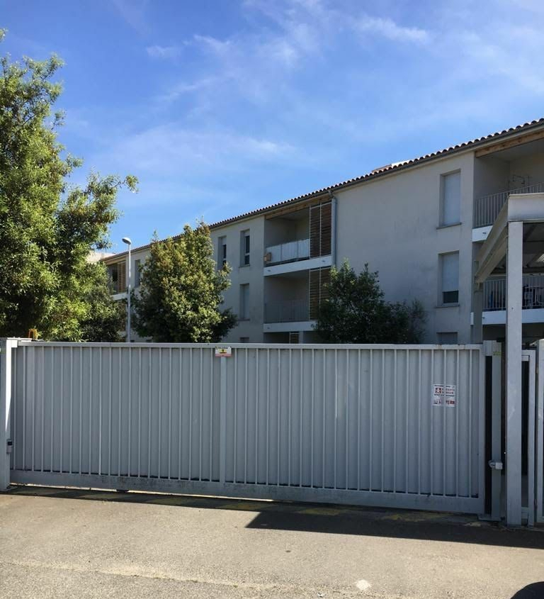 Photo 2 Places de parking avec bélier au centre de Cugnaux image 3/4