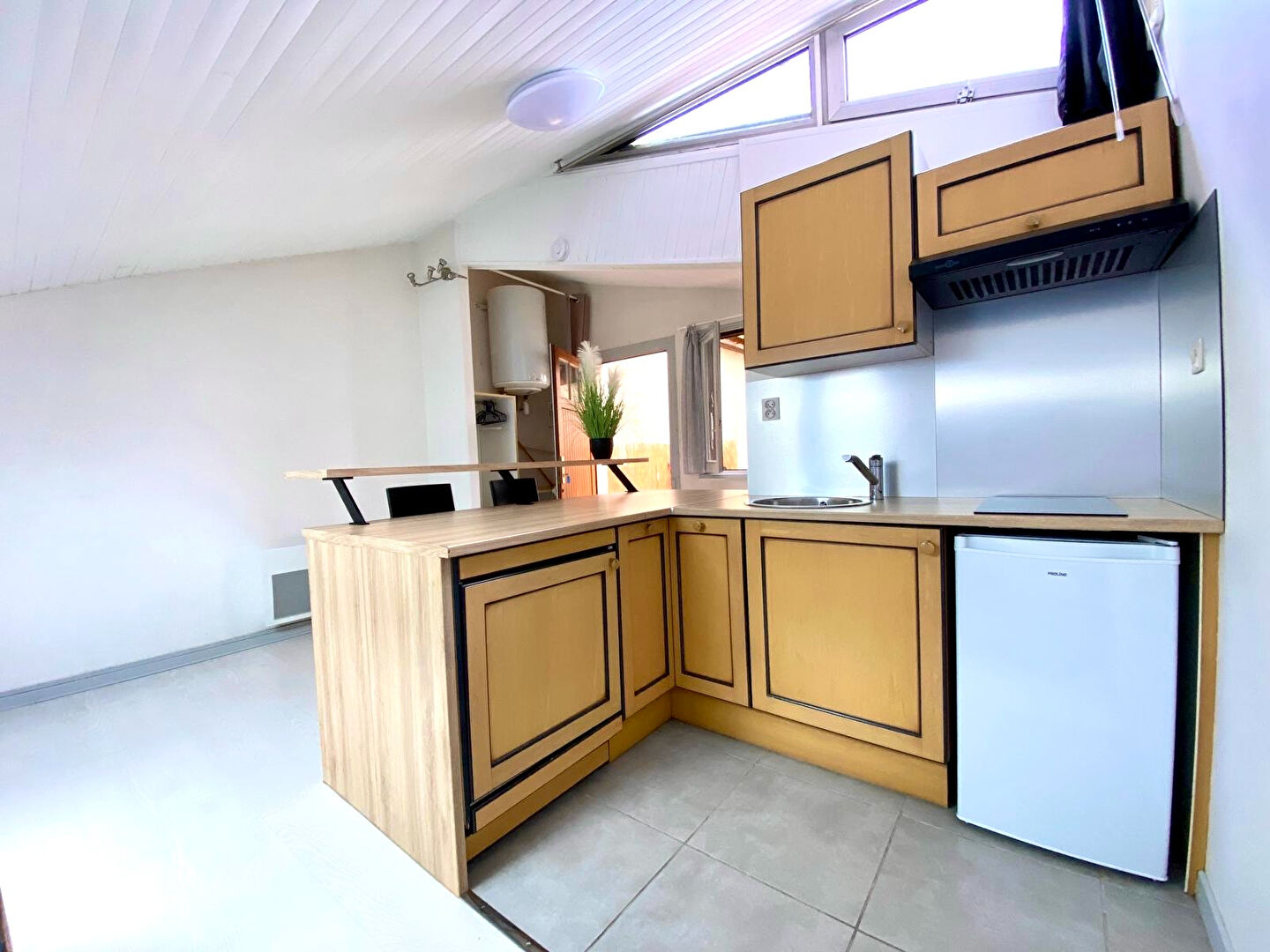 Photo Studio  rénové  en dernier étage aux Carmes de 27m2 au sol. image 3/6