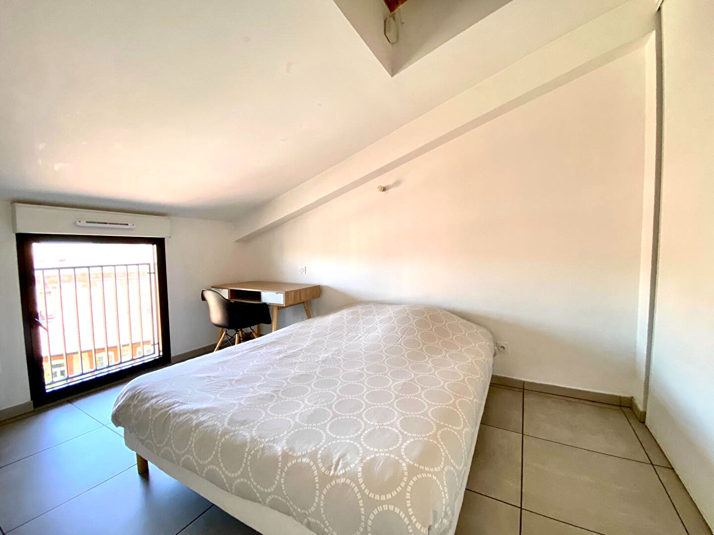 Photo T2 de 51m2 au sol en dernier étage à Jeanne d'Arc dans un immeuble de 2015 ! image 4/6